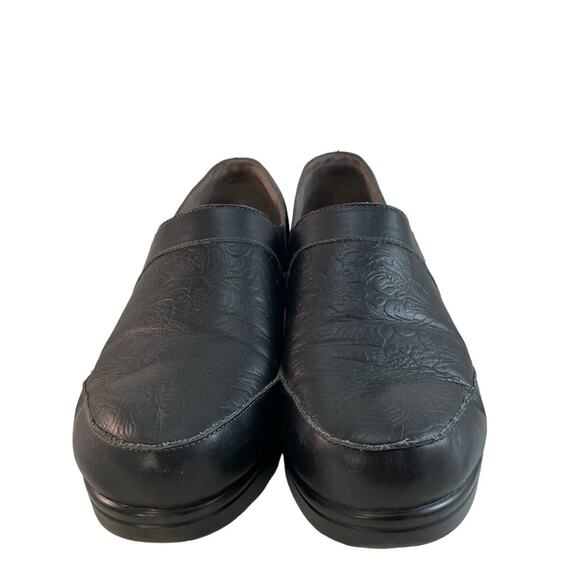 Biza Black Leather Embossed Slip on Clogs size 41 Preowned - Picture 2 of 5